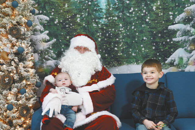130225219_web1_santa-with-two-at-LRSC-
Before his big trip around the world on Dec. 24, Santa made a stop in Devils Lake at the Lake Region State College last weekend for a Breakfast with Santa in the Hofstad Ag Center. <em>(photos courtesy Erin Wood, LRSC)</em>