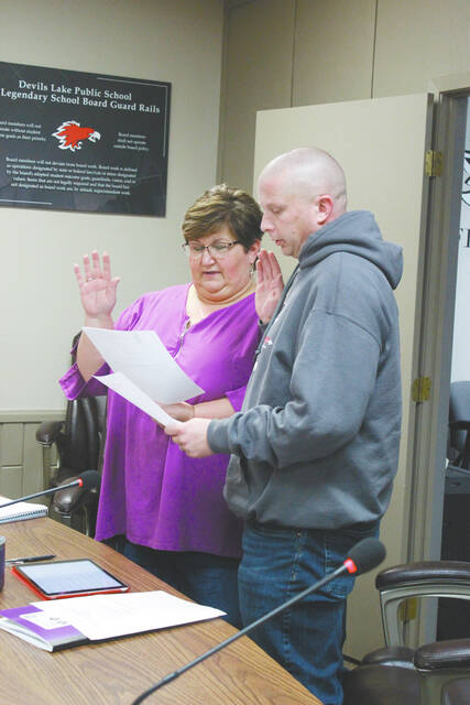 
			
				                                DLPS Business Manager Melissa Hahr swears in Andrew Sogge who was recently elected to fill the School Board position recently vacated by LeeAnn Johnston.
 
			
		