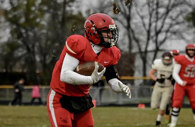 131899201_web1_bryar-exner-dl-football-cam-10-31
Photo by Cameron Carlson