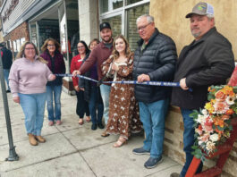 Ribbon cutting for new downtown floral business