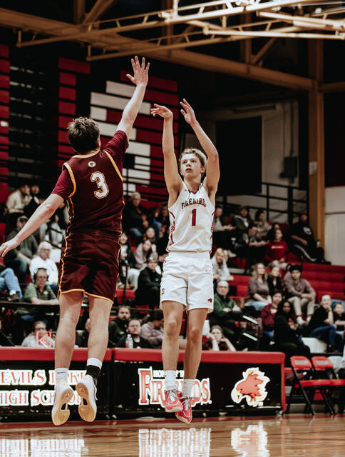 Photos of Ben Brodinas record night captured by Cameron Carlson.