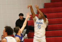 
			
				                                Derrick Lee Jr. shoots a three from the corner. (Photo by Mojo Hill)
 
			
		
