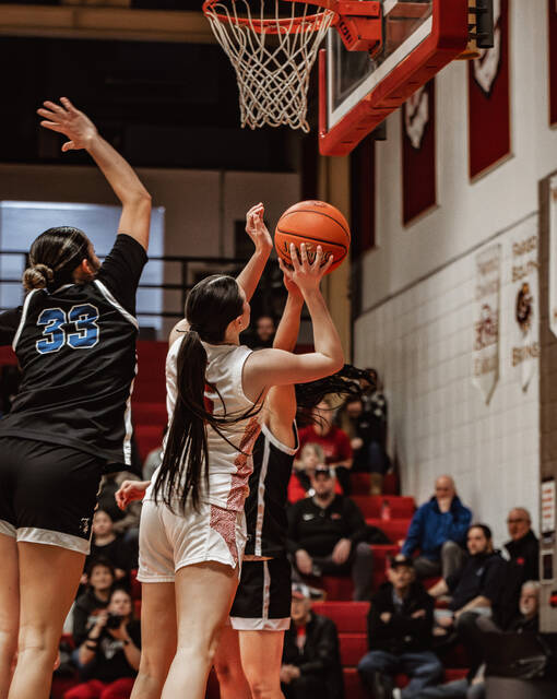 Mia Elsperger sneaks in for a layup. (Photo by Cameron Carlson)