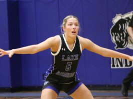 
			
				                                LRSCs Sydney Schwabe prepares to guard her opponent in a game against Dawson Community College at Four Winds Community High School. (Photo by Mojo Hill)
 
			
		