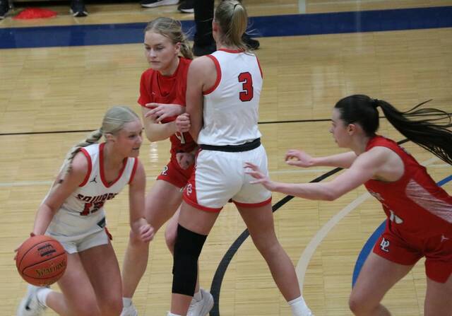 132170304_web1_mia-elsperger-presley-brown-central-cass-2-28-26
Devils Lakes Mia Elsperger guards Central Casss Jaci Verkuehlen at the top of the arc. (Photo by Mojo Hill)