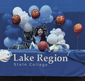 Four Winds’ Dru Longie commits to LRSC women’s basketball