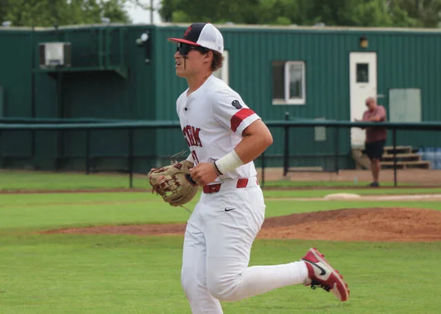 Fausten Olson runs back into the dugout between innings.
Photo by Mojo Hill