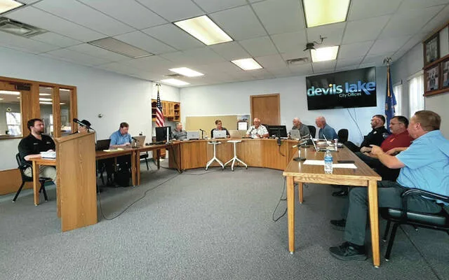 Members prepare for the Aug. 17 meeting of the Devils Lake City Commission at City Hall.
Photo by Mark C. Robinson, DLJ