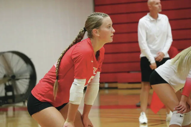 Devils Lake libero Elin Skaar gets in position.
                                 Photo by Mojo Hill