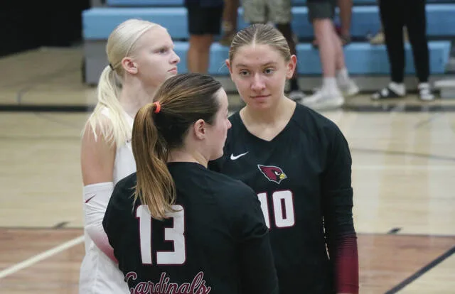 Aubrey Badding (far right) talks to Langdon Area/Munich teammate Erika Bakke (middle) while Mya Swanson (far left) looks on in anticipation of the next point.
                                 Photo by Mojo Hill